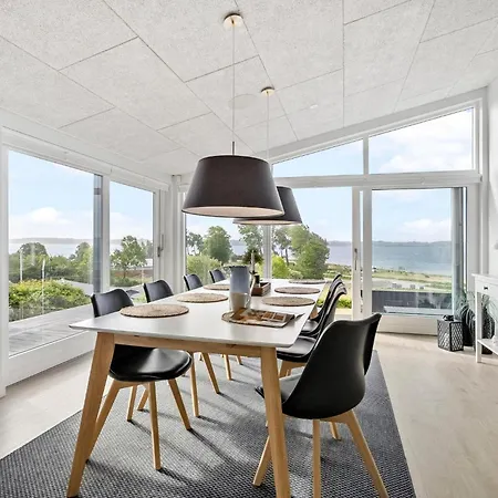 3 Bedroom Lovely In 펜션